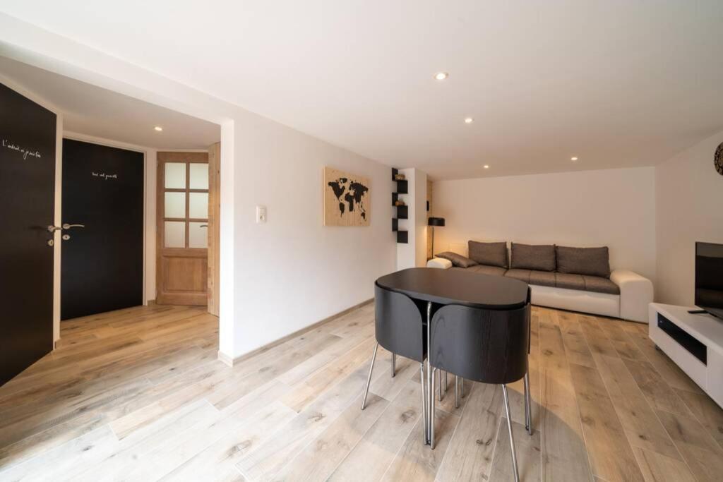 Apartment O17 *